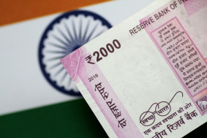 印度宣布收回2000盧比大鈔 央行網站一度被擠爆