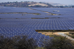 清潔能源崛起 能源總署：太陽能投資將首度超越石油