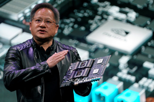 輝達CEO示警「美中晶片戰」 專家擔憂：兩強對抗難扭轉