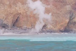 龜山島磺煙再噴發 觀光局：正常能量釋放勿擔心