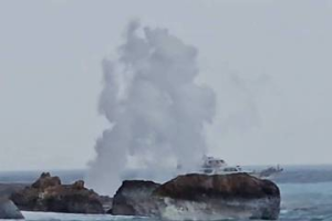 影／龜山島今年開島以來第一噴 磺煙6公尺飄向高空