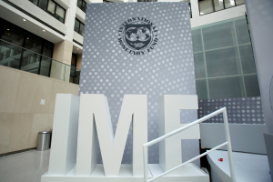 IMF促美聯準會和各國央行 繼續收緊貨幣政策降通膨