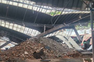 基隆市民活動中心屋頂塌 1工人受傷