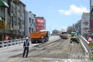 台南開元陸橋封閉…交通黑暗期來了！ 運將：假日做好因應