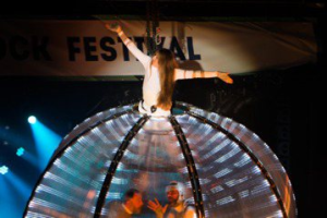 屏東夏日狂歡祭推國際級演出 西班牙空中劇院揭序幕
