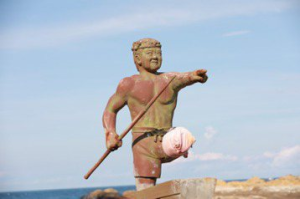 和平島琉球慰靈碑腳斷「包紮止血」 沖繩議長允助重建