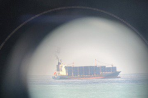 外籍貨櫃船船底破損進水傾斜  19船員緊急撤離