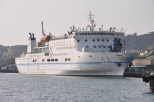貨輪傾斜貨櫃落海 台華輪宣布即起改由高雄港二港口進港