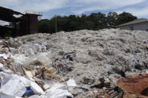 歇業紙廠堆置逾2千噸廢棄物 苗慄第一波列管49家稽查