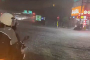 新竹市今晚大雷雨 光復路積水、東大路地下道一度淹水