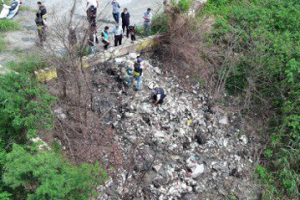台南急水溪橋遭棄置10噸廢土方及塑膠垃圾 市府追亂倒業者
