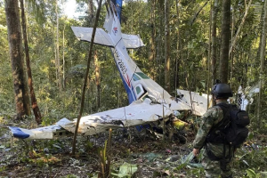 從哥倫比亞叢林墜機事故倖存 13歲女童被發現遭繼父長期性侵