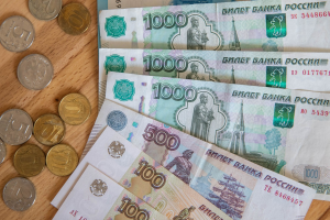俄羅斯盧布兌美元貶破101 今年累計貶幅達30%