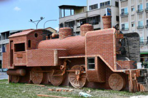 彰化磚砌國寶級蒸汽火車首度開箱 萬片紅磚編號組成
