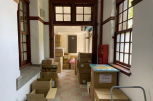 古蹟新竹州廳堆紙箱擋逃生 議員批市府最壞示範