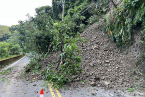 苗慄南莊124線道路土石坍方 全面搶通預估傍晚5點後