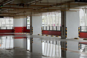 遇颱風下雨就現形？走訪屏6座前瞻停車場 見地板積水、顯示器滲水