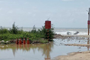 竹北海水倒灌 居民擔心颱風海葵來襲情況更嚴重