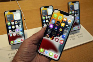 非蘋陣營推新機迎戰 iPhone15 下半年智慧手機掀戰潮