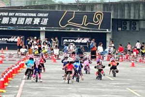 影／大鵬灣騎車趣颱風登陸前登場 兒童滑步車賽刺激度不輸F1