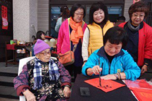 中市資深議員母親辭世享嵩壽103歲 母女同框揮毫成絕響