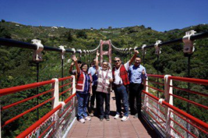 學童免坐流籠心驚驚 台中環山吊橋完工銜接南湖溪兩端100米