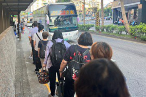 基隆新橫濱常客滿通勤族搭不上車 國光1813D將調整增班