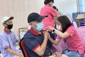 公費流感疫苗接種開跑 羅一鈞視察台南籲民眾趕緊施打