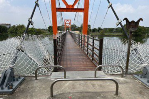 可以來玩了！官田葫蘆埤自然公園凌波吊橋、大象溜滑梯重新開放