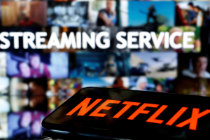 Netflix宣布漲價！訂戶狂增900萬 打擊共享帳號奏效 盤後飆13%