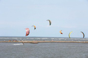 國際風箏衝浪賽 選手數創新高
