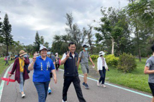 運動還可摸彩 400人在台東森林公園健康齊步走