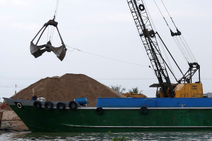 越南加強監管開採砂石 若濫採這資源「後果恐比氣候變遷嚴重」