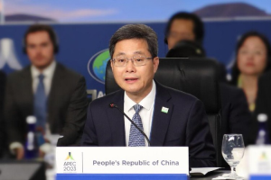 陸財長藍佛安APEC會上 呼籲共建開放型亞太和世界經濟