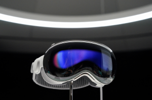 蘋果頭戴式裝置 Vision Pro 預料會延至明年3月出貨