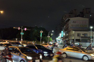 台中南屯傍晚下班潮遇大停電 向上路6路口紅綠燈停擺