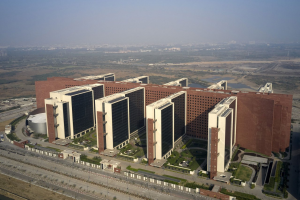 號稱全球最大辦公樓群！印度鑽石交易中心啟用 逾14公頃、擁131部電梯