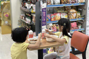 北台8縣市1／20起急難孩童可到超商取餐 180萬人受惠