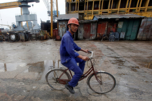 越南工人2023收入出爐 月領8860元成長近7%
