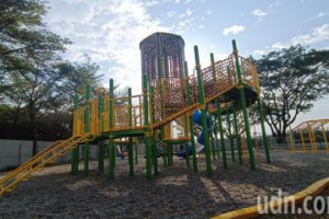 逾5公尺高攀網高塔 麻豆公11全齡化公園遊戲區春節前啟用