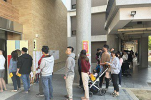 台南市這裡投票率超高 排隊人龍中午還沒散