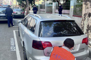 高雄註銷車累計957筆違規未結 佔用路邊停車格遭查獲
