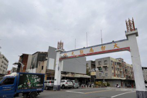 40年歷史大台南觀光城要拆除 攤商反彈