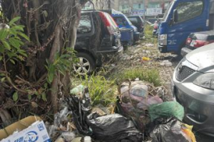 雲林北港免費停車場 堆滿垃圾