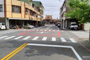 看不懂？台南這處危險路口劃「紅框十字線」 交通局解答