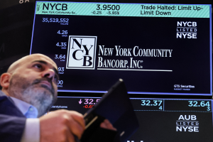 紐約社區銀行股價急反彈 擬出售部分資產、降商用不動產曝險