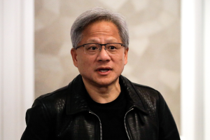 捍衛市佔率！黃仁勳：Nvidia已提供兩款「降規版AI晶片」樣品給中國客戶