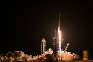 SpaceX「獵鷹9號」火箭升空 將4名美俄太空人送上國際太空站