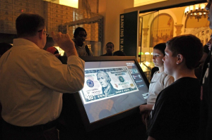 紐約辦金融博物館募款宴會 為收藏金融史珍品籌集百萬美元