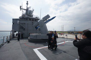 海軍敦睦支隊造訪花蓮港  3軍艦開放登艦大批民眾參觀
